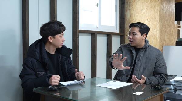 박진우(부싼카) 대표가 자동차 경매에 대해 설명하고 있다. 오미래PD