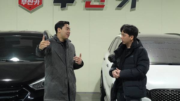 박진우(부싼카) 대표가 사회초년생 첫차로 적합한 차량을 추천하고 있다.오미래PD