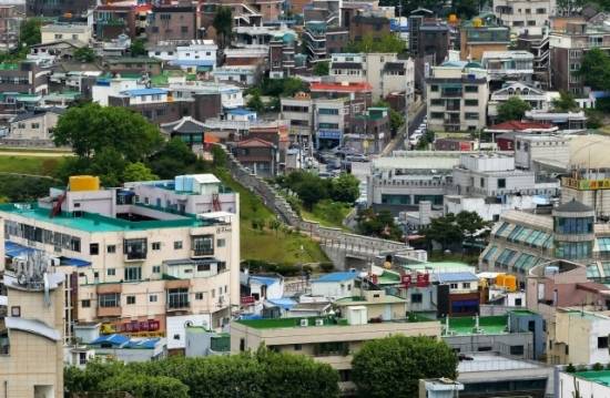 남수문이 끝나고 30보 평지가 지나서 오르막이 시작된다. 오르막이 시작되는 지점이 경계다. 이강웅 고건축가 제공
