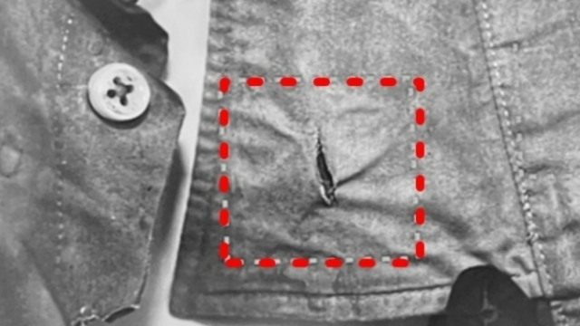 ▲이재명 더불어민주당 대표가 지난 2일 테러를 당할 당시 입은 와이셔츠. 경찰 제공.