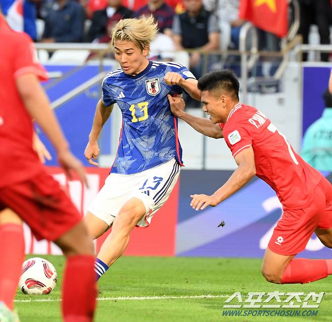 14일(현지시간) 카타르 도하 알투마마 스타디움 열린 2023 아시아축구연맹(AFC) 카타르 아시안컵 일본과 베트남의의 경기. 일본 나카무라가 역전골을 넣고 있다. 도하(카타르)=박재만 기자 pjm@sportschosun.com/2023.01.14/