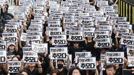 서울 서이초등학교 교사의 49재 추모일인 지난해 9월 4일 서울 여의도 국회 앞에서 교사들의 추모 집회가 열리고 있다. 연합뉴