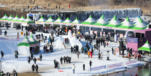 ▲ 철원 한탄강 얼음트레킹축제가 13일 개막, 오는 21일까지 철원 한탄강 및 승일교 일원에서 열린다.