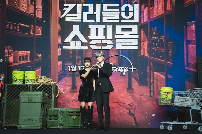 '킬러들의 쇼핑몰' 김혜준(왼쪽), 이동욱. 사진 제공=월트디즈니 컴퍼니 코리아
