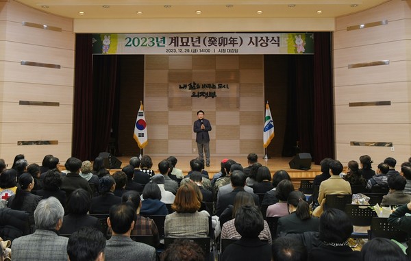 김동근 의정부시장 2023년 하반기 아름다운 나눔인 시상식 참석 인사말 모습(사진제공=의정부시청)
