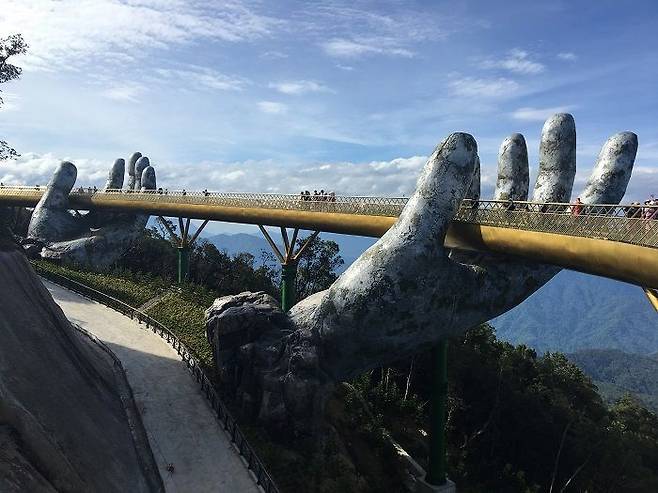 베트남 다낭 바나힐 골든브릿지.ⓒ하나투어