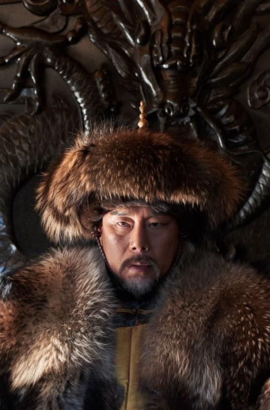 영화 '남한산성'에 등장한 홍타이지. 무서운 왕으로 묘사됐으나 김 교수는 그가 '필사적인 장사꾼'이기도 했다고 봤다.
