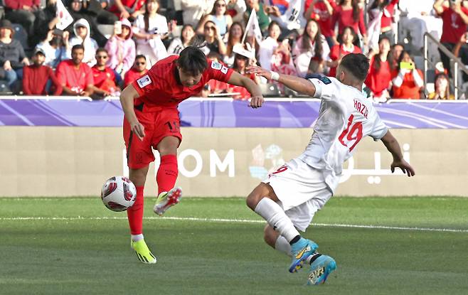 한국이 아시안컵 조별리그 1차전에서 바레인을 3-1로 꺾었다. 사진은 한국 대표팀 이강인의 슈팅 모습. /사진= 뉴시스