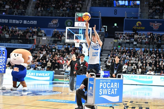 3점슛 콘테스트에 집중하는 이근휘. /사진=KBL 제공