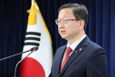 정승윤 국민권익위원회 부위원장 겸 사무처장이 16일 서울 종로구 정부서울청사에서 2023년 부패인식도 조사 결과 등 브리핑을 하고 있다.(사진=뉴스1)