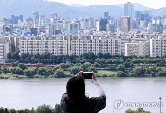 서울 강남구 압구정 현대아파트 일대 전경. 사진 연합뉴스