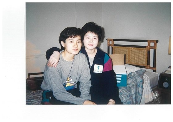 1991년 세계선수권에서 남북 단일팀으로 뭉친 현정화(왼쪽)와 리분희. 중앙포토