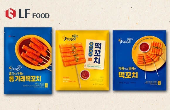 LF푸드가 17일 떡볶이 전문점 '달떡볶이'와 손잡고 통 가래 떡꼬치를 선보였다. /사진=LF푸드