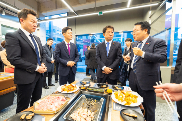 ▲익산을 찾은 박상우 국토교통부 장관이 17일 "익산식품클러스터 2단계 후속 절차를 신속히 이행해 국가산단으로 지정을 앞당기겠다"고 밝혔다. ⓒ익산시