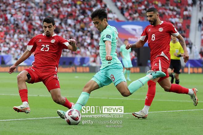 ▲ 중국은 17일 오후 8시 30분(한국시간) 카타르 알 투마마 스타디움에서 열린 2023 아시아축구연맹(AFC) 아시안컵 A조 조별리그 2차전에서 레바논과 0-0으로 비겼다. 타지키스탄전에 이어 레바논전까지 승점 3점 확보에 실패하면서 아시안컵 녹아웃 스테이지(16강) 진출에 빨간불이 켜졌다