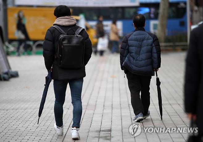 눈·비 예보 '우산 챙기세요' [연합뉴스 자료사진]