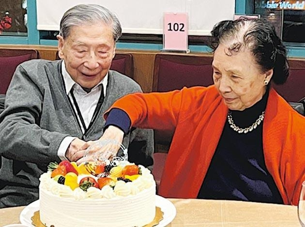 중국 저명 자유주의 경제학자 마오위스(왼쪽) [홍콩 명보 캡처. 재판매 및 DB 금지]