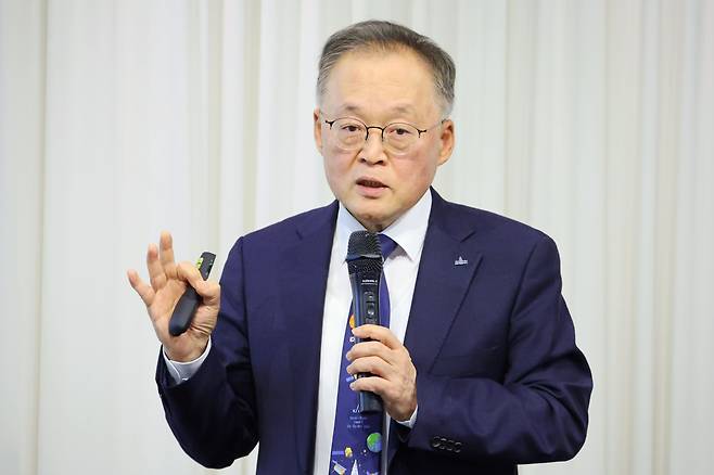 이상률 한국항공우주연구원 원장이 18일 서울 종로구에서 열린 간담회에서 발언하고 있다./한국항공우주연구원