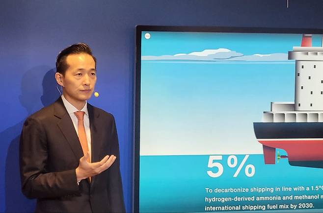 Hanwha Group Vice Chairman Kim Dong-kwan speaks about the group's plans to build a zero-emission gas carrier during the annual meeting of the 2024 World Economic Forum held in Switzerland, Wednesday. (Yonhap)