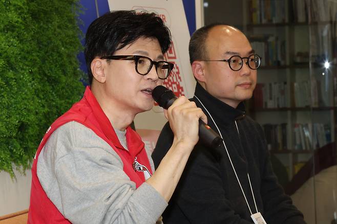 한동훈 국민의힘 비상대책위원장이 18일 서울 강남구 역삼동 휴레이포지티브에서 열린 2024 국민의힘 정책주문 배송프로젝트에서 인사말을 하고 있다./뉴시스