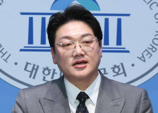 미래대연합 설주완 신임 대변인이 18일 오전 국회 소통관에서 취임 인사를 하고 있다. 연합뉴스