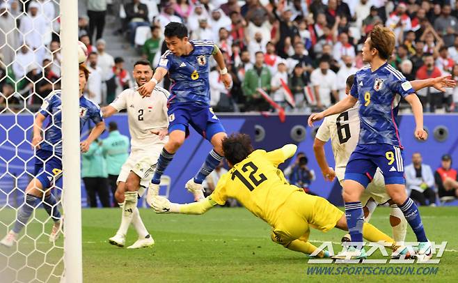 19일(현지시간) 카타르 도하 에듀케이션 시티 스타디움에서 열린 2023 아시아축구연맹(AFC) 카타르 아시안컵 이라크와 일본의 경기. 일본 미나미노가 슈팅을 시도하고 있다. 알라이얀(카타르)=박재만 기자 pjm@sportschosun.com/2023.01.19/