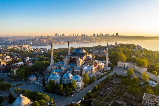아야 소피아 너머 펼쳐지는 이스탄불 전경./튀르키예문화관광부
