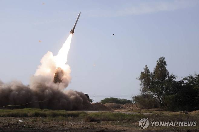 이란 미사일 발사 장면 [AP 연합뉴스 자료사진. 재판매 및 DB 금지]