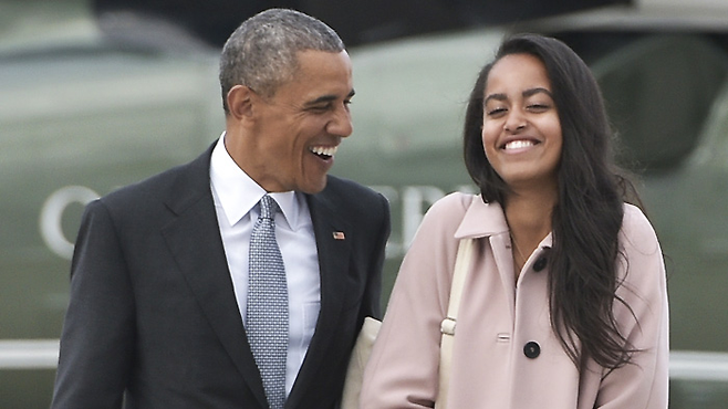 버락 오바마 전 미국 대통령과 큰딸 말리아(오른쪽). [사진 출처=연합뉴스]