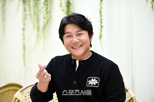 개그맨 조세호가 15일 서울 압구정동 한 카페에서 스포츠서울과 인터뷰에 앞서 포즈를 취하고 있다. 최승섭기자 thunder@sportsseoul.com