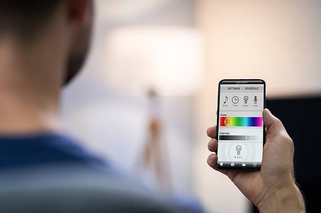 다크모드는 눈을 편안하게 해줄 수 있어도 질환 예방에 대해선 아직 입증이 부족하다./사진=클립아트코리아