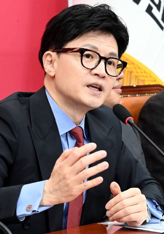 한동훈 국민의힘 비상대책위원장이 18일 오전 국회에서 열린 비대위회의에서 모두발언을 하고 있다. 곽성호기자