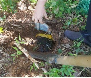 김치독 안에 묻혀있던 뇌물 [이미지출처=순천지청]