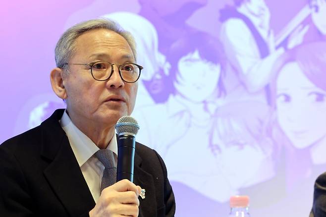 유인촌 문화체육관광부 장관이 23일 서울 종로구 아트코리아랩에서 만화, 웹툰 산업 발전 방향 관련 정책을 발표하고 있다. 사진=뉴시스