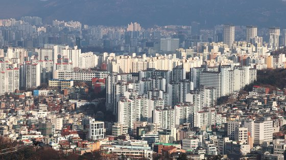 서울 중구 남산에서 바라본 서울 시내 아파트 밀집 지역의 모습. 연합뉴스