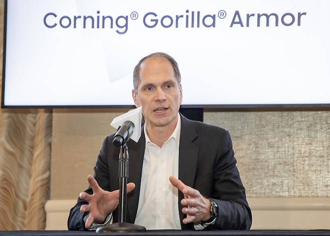 존 베일 코닝 수석부사장. <사진=코닝>