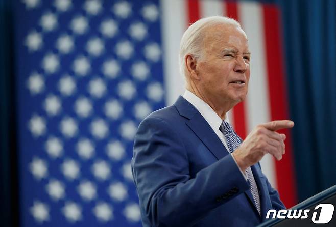 (롤리 로이터=뉴스1) 정지윤 기자 = 18일(현지시간) 미국 노스캐롤라이나주 롤리 애봇 크릴 커뮤니티 센터에서 조 바이든 미국 대통령이 경제계획에 대해 연설하고 있다. 2024.01.18  ⓒ 로이터=뉴스1  Copyright (C) 뉴스1. All rights reserved. 무단 전재 및 재배포,  AI학습 이용 금지.