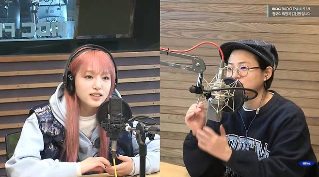 왼쪽부터 최예나 김신영 (사진=MBC FM4U ‘정오의 희망곡 김신영입니다’ 캡처)