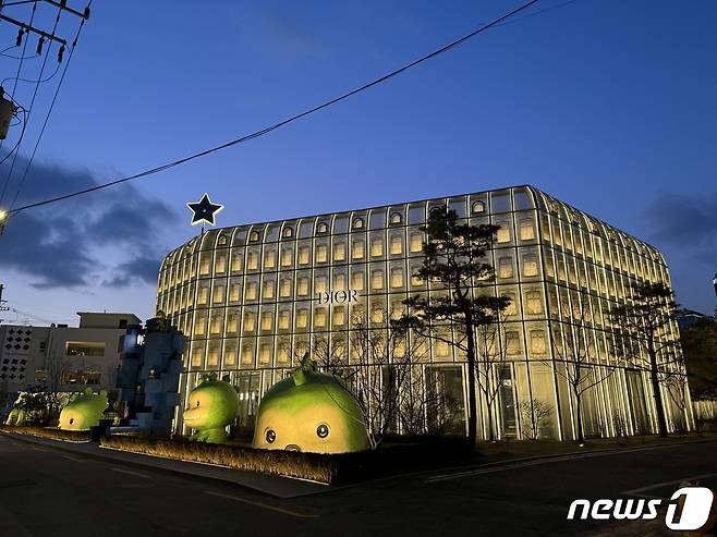 서울 성동구 연무장길에 위치한 팝업스토어 '디올 성수'. 2024.1.22/뉴스1 ⓒ News1 한지명 기자