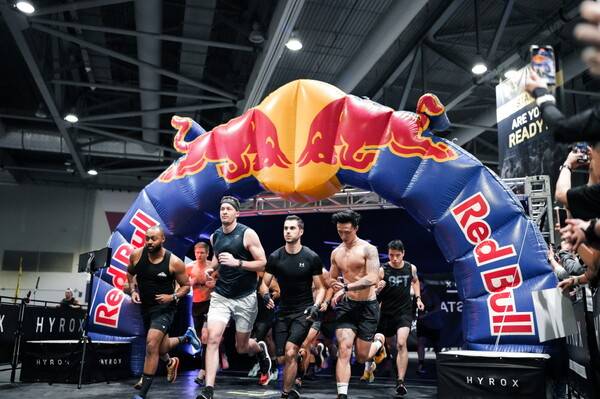 실내 피트니스 대회 '하이록스(HYROX)'가 오는 내달 17일 토요일 인천 송도컨벤시아에서 국내 최초로 열린다. 하이록스 경기 모습. 사진┃하이록스 제공