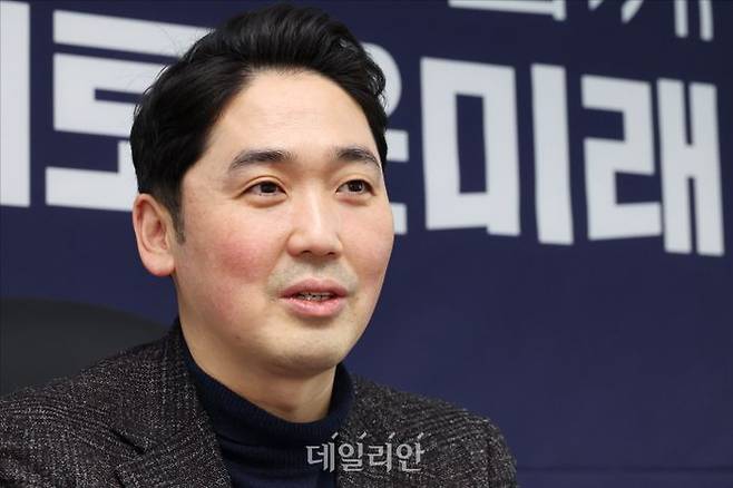 신정현 새로운미래 공동창당준비위원장이 23일 오후 서울 여의도 새로운미래 당사에서 데일리안과 인터뷰를 하고 있다. ⓒ데일리안 홍금표 기자