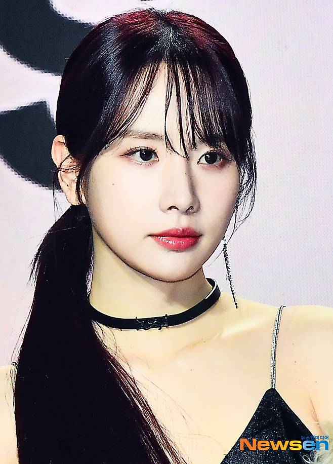 표정도 신비롭게~