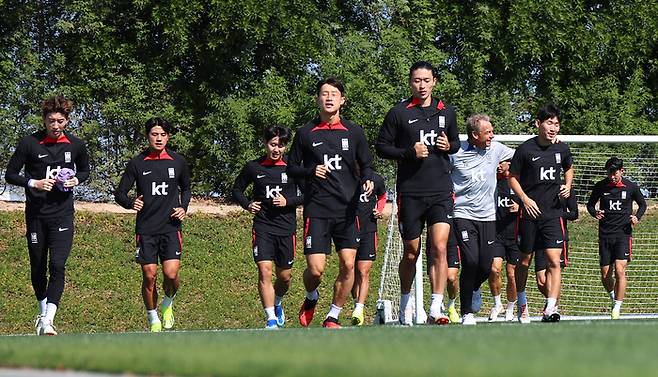 아시아 정상을 위해 감독도 함께 뛴다. 도하 | 연합뉴스