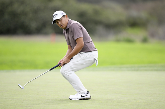 Kevin Yu of Taiwan reacts to a missed putt on the second green during the first round of the Farmers Insurance Open on the Torrey Pines North Course in La Jolla, California on Wednesday. [GETTY IMAGES]