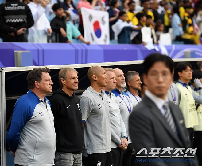 25일(현지시간) 카타르 알와크라 알자누브 스타디움에서 열린 2023 아시아축구연맹(AFC) 카타르 아시안컵 대한민국과 말레이시아의 경기. 클린스만 감독이 경기를 지켜보고 있다. 알와크라(카타르)=박재만 기자 pjm@sportschosun.com/2023.01.25/