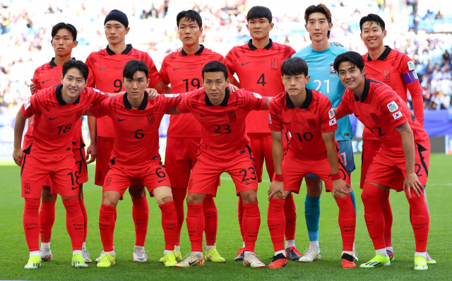 25일 말레이시아전을 앞두고 단체 사진 촬영을 하고 있는 한국 축구대표팀 선수들. 연합뉴스