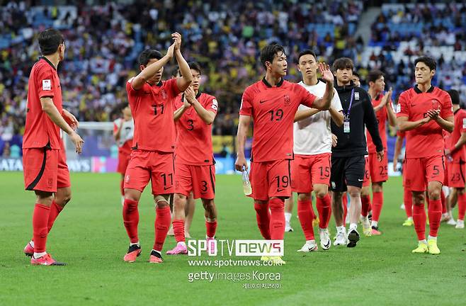 ▲ 축구 통계 전문매체 '옵타'는 26일(한국시간) 2023 아시아축구연맹(AFC) 카타르 아시안컵 16강 대진이 완성되고 생존 국가들을 대상으로 우승 확률을 재조정했다. 대회 전만 해도 강력한 우승후보라고 불렸던 대한민국은 이제 8강 진출도 확신하기 어려운 평가를 받기 시작했다. 