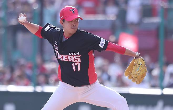 ▲ 불펜에서 헌신적인 활약을 펼친 임기영은 그 공헌도를 인정받았다 ⓒKIA타이거즈