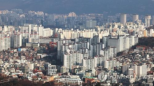 서울 중구 남산에서 바라본 서울 시내 아파트 밀집 지역의 모습 [연합뉴스 자료사진]