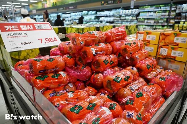 올해 4인 가족 설 차례상 비용이 역대 최고치를 경신했다. 특히 과일류와 채소류가 25% 이상 오르면서 장바구니 물가를 끌어올이고 있다./사진=이명근 기자 qwe123@